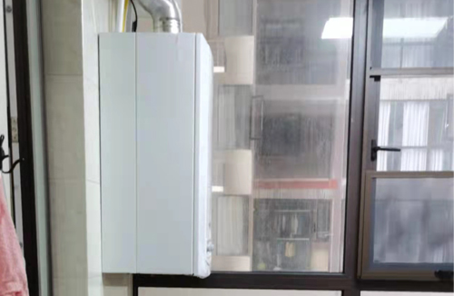 美的国宾府暖气片安装