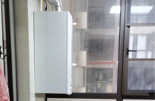 美的国宾府暖气片安装